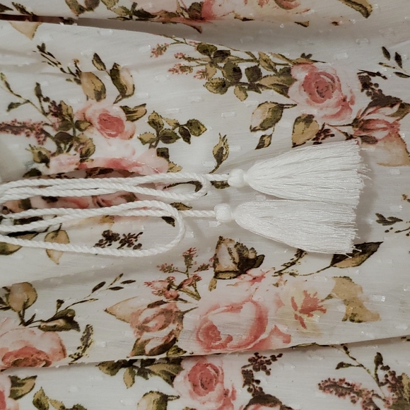 Cute floral crop top❤ - Picture 5 of 6